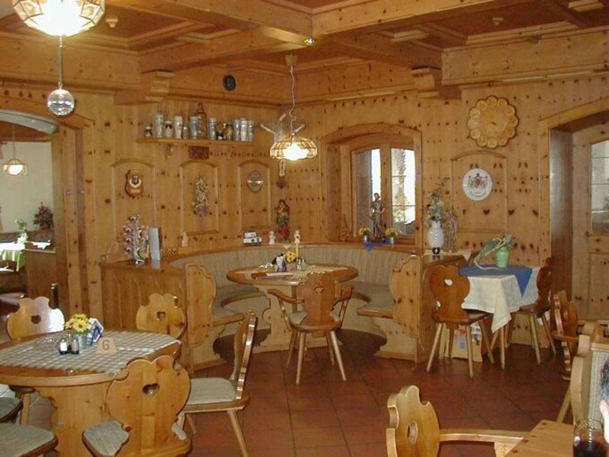 Gasthof-Metzgerei-Pension Schierlitz 림바흐 외부 사진