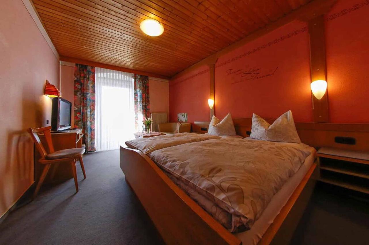 Gasthof-Metzgerei-Pension Schierlitz 림바흐 외부 사진